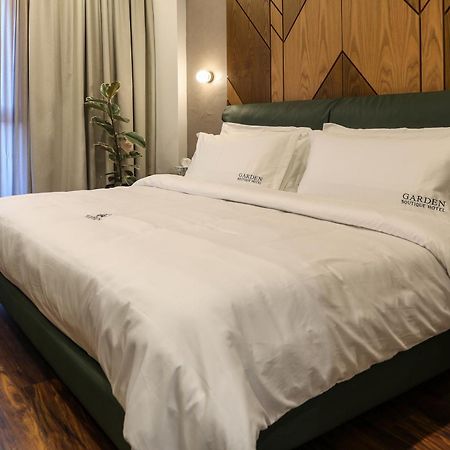 Garden Boutique Hotel Tirana Exteriör bild