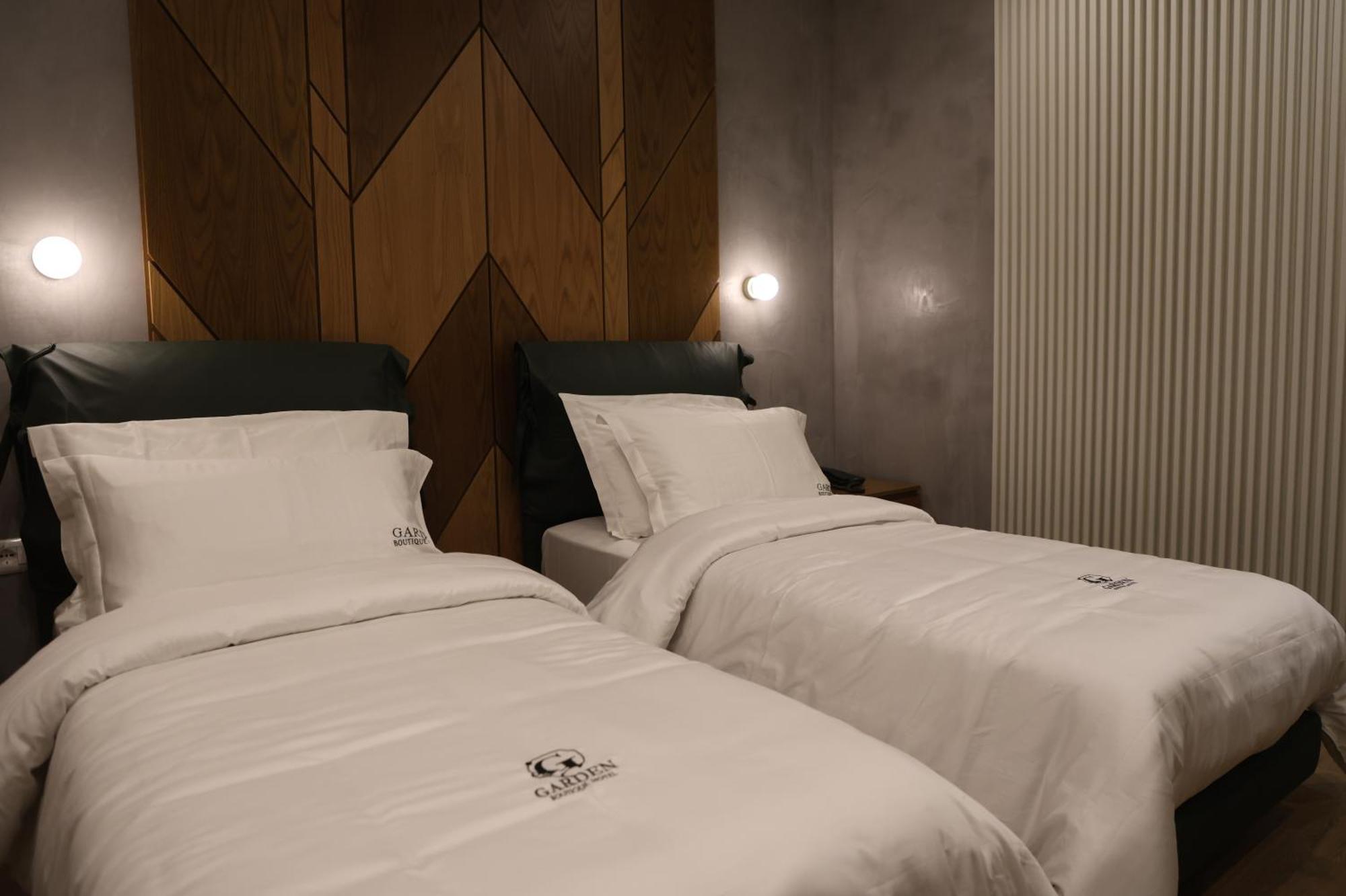 Garden Boutique Hotel Tirana Exteriör bild
