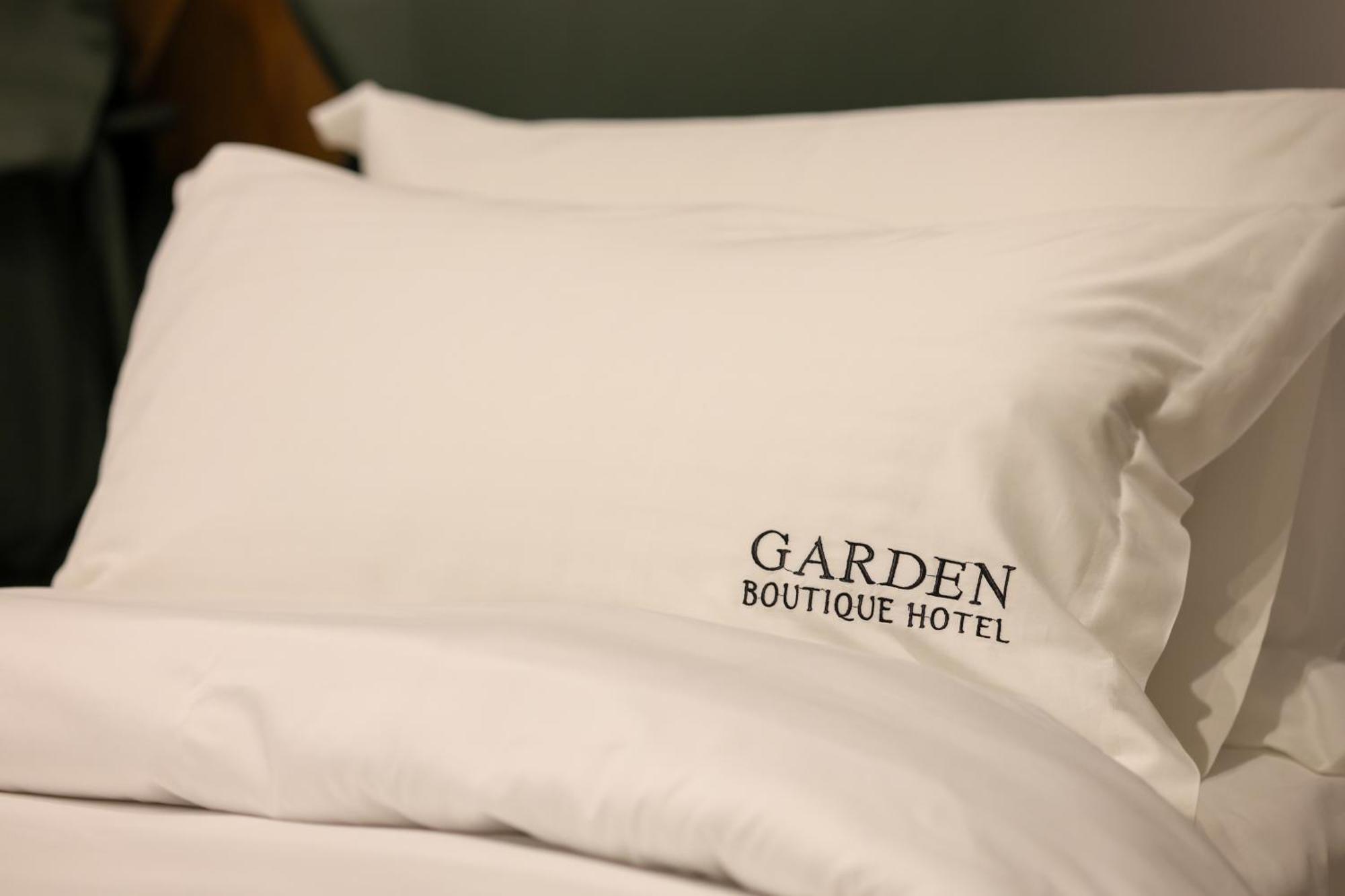 Garden Boutique Hotel Tirana Exteriör bild