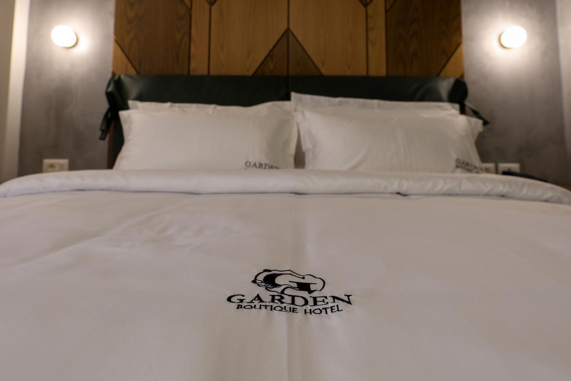 Garden Boutique Hotel Tirana Exteriör bild