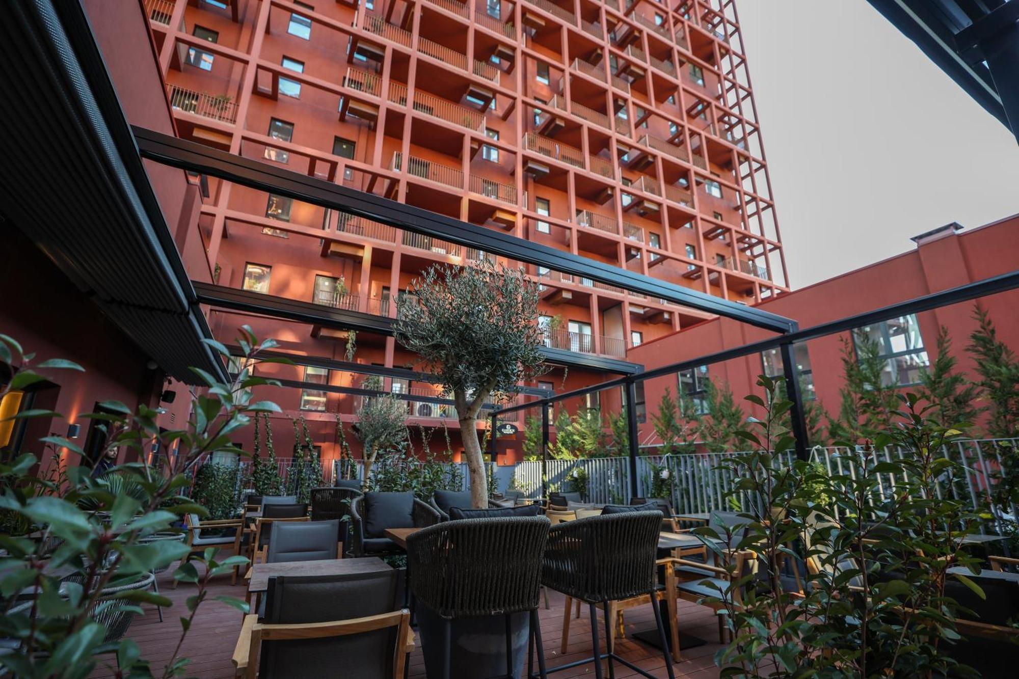 Garden Boutique Hotel Tirana Exteriör bild