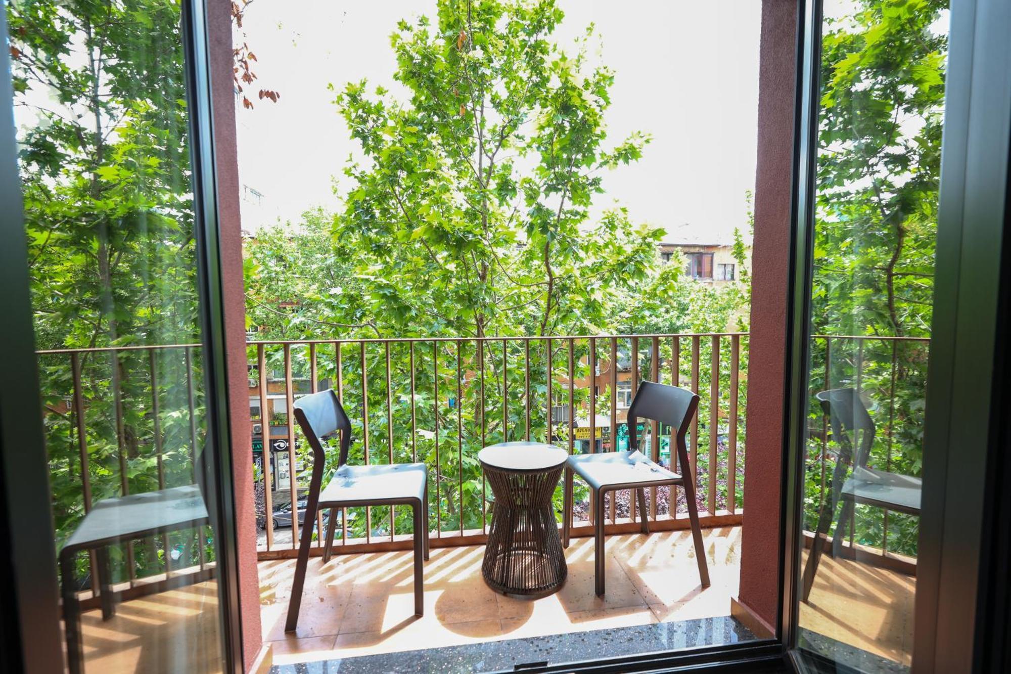 Garden Boutique Hotel Tirana Exteriör bild