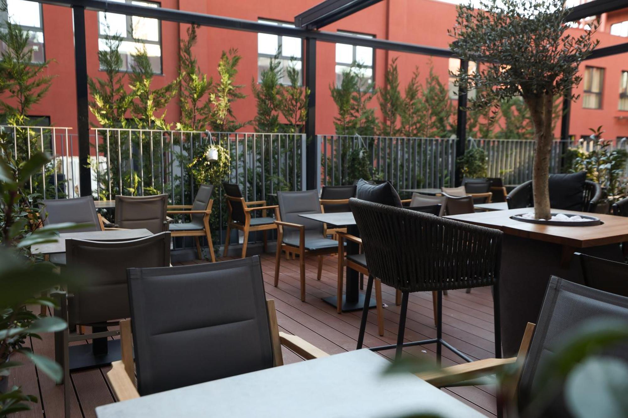 Garden Boutique Hotel Tirana Exteriör bild