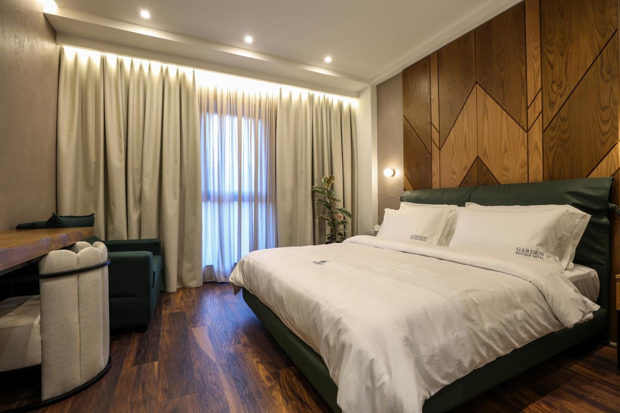Garden Boutique Hotel Tirana Exteriör bild