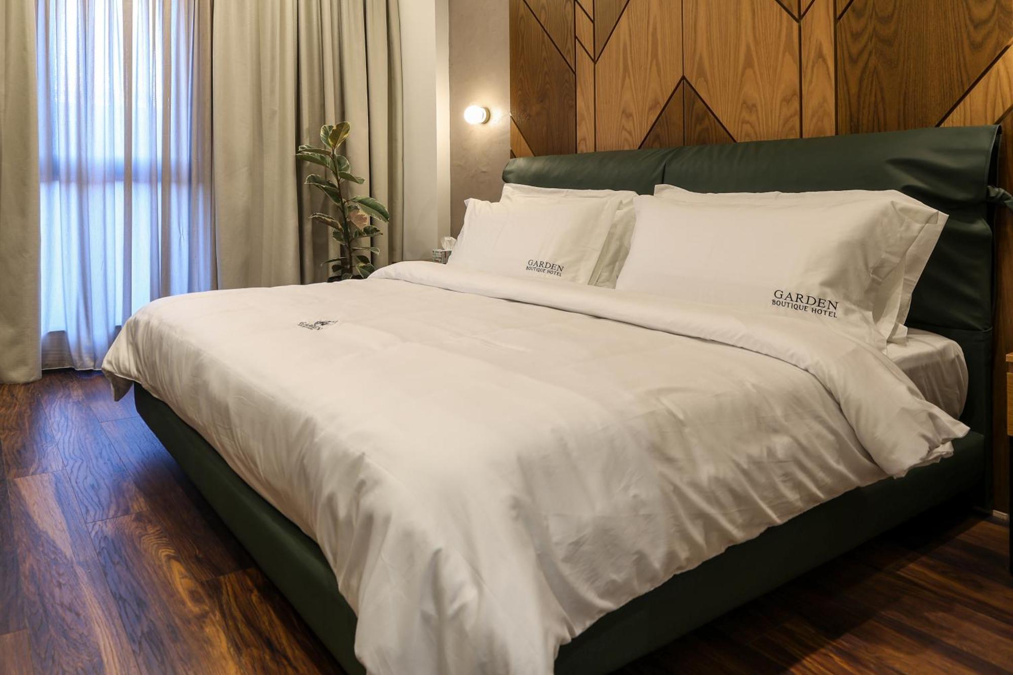 Garden Boutique Hotel Tirana Exteriör bild