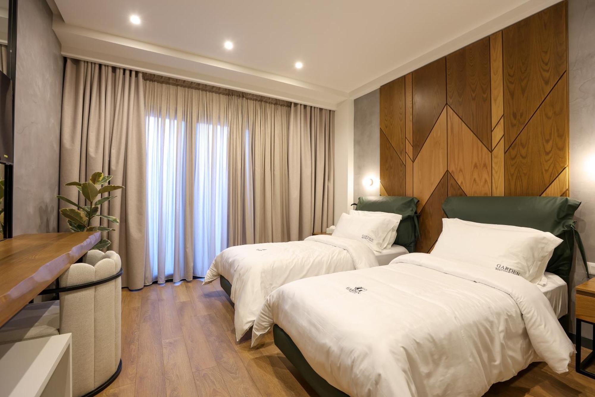 Garden Boutique Hotel Tirana Exteriör bild