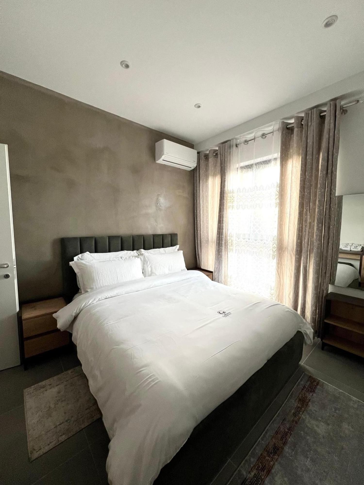 Garden Boutique Hotel Tirana Exteriör bild